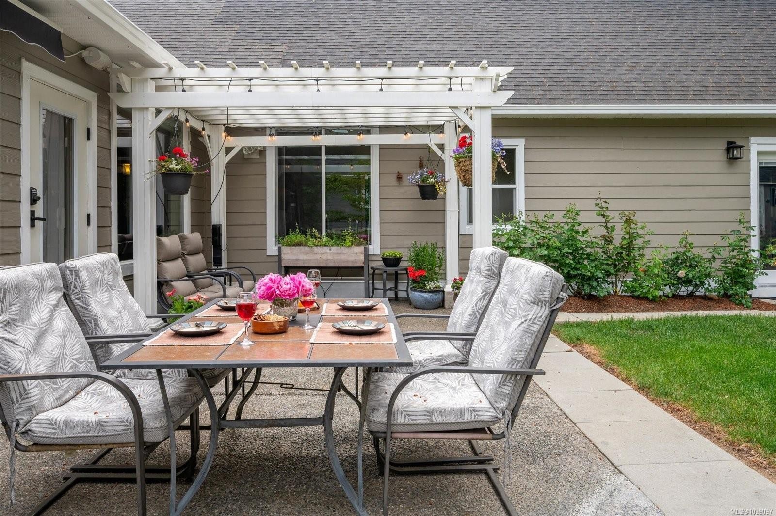 3936 Creekside Dr, Bowser, BC
