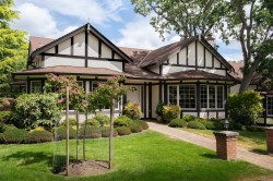 2112 Granite St Oak Bay, BC V8S 3G6