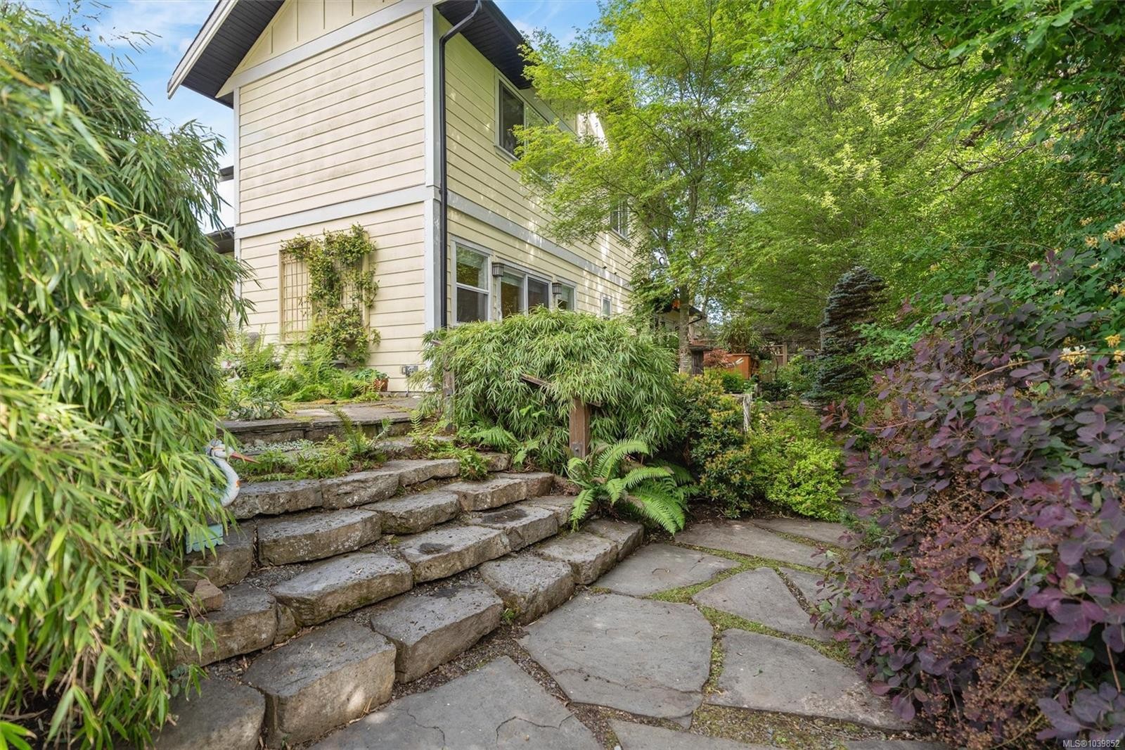3962 Stan Wright Lane, Saanich, BC