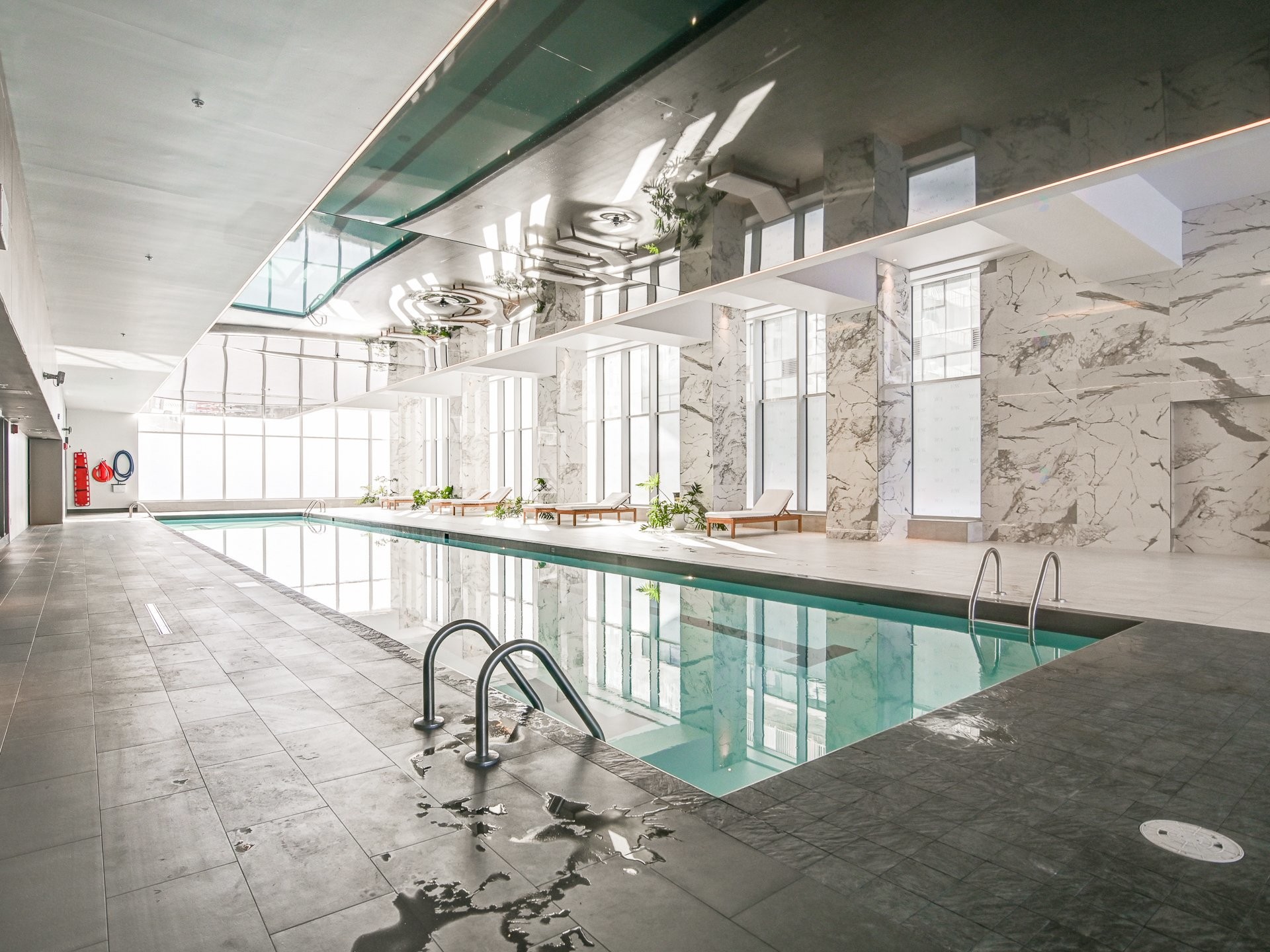 Piscine - 1907-2300 Rue Tupper, Montréal (Ville-Marie), QC