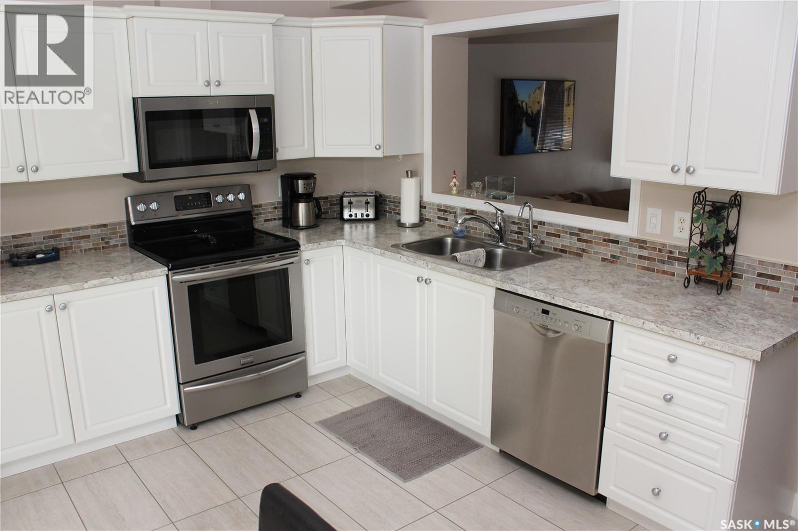 2702 Cranbourn Crescent, Regina, SK