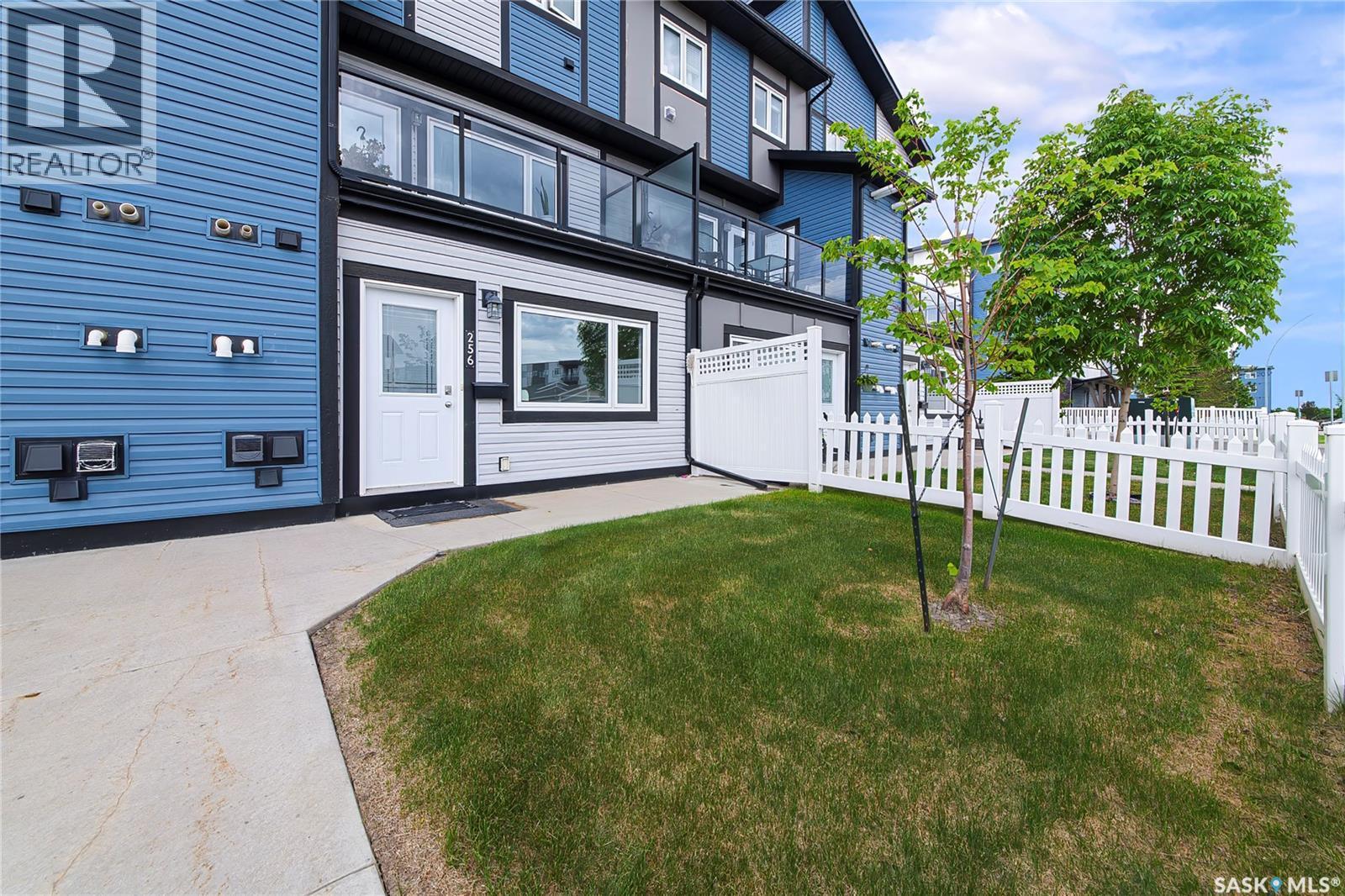 256 250 Akhtar Bend, Saskatoon, SK