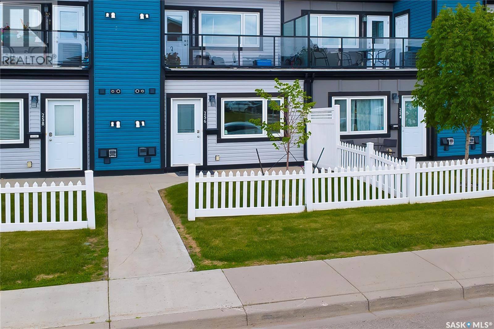 256 250 Akhtar Bend, Saskatoon, SK