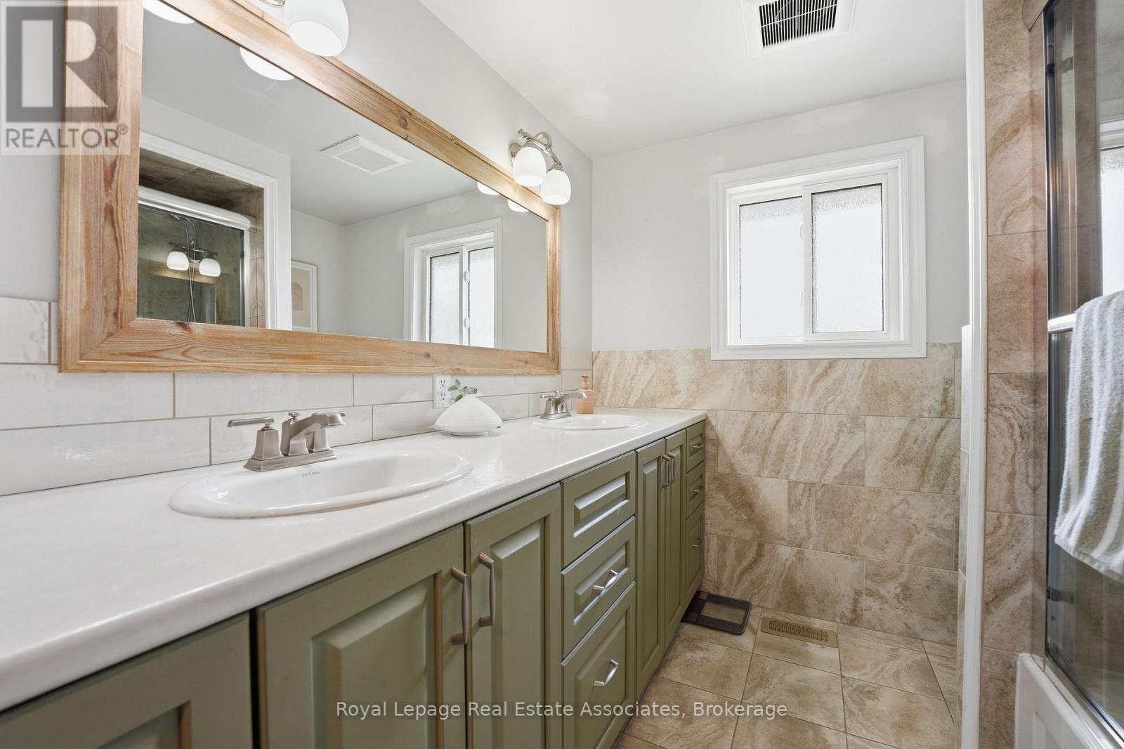 477 Queen Victoria Drive, Hamilton, ON