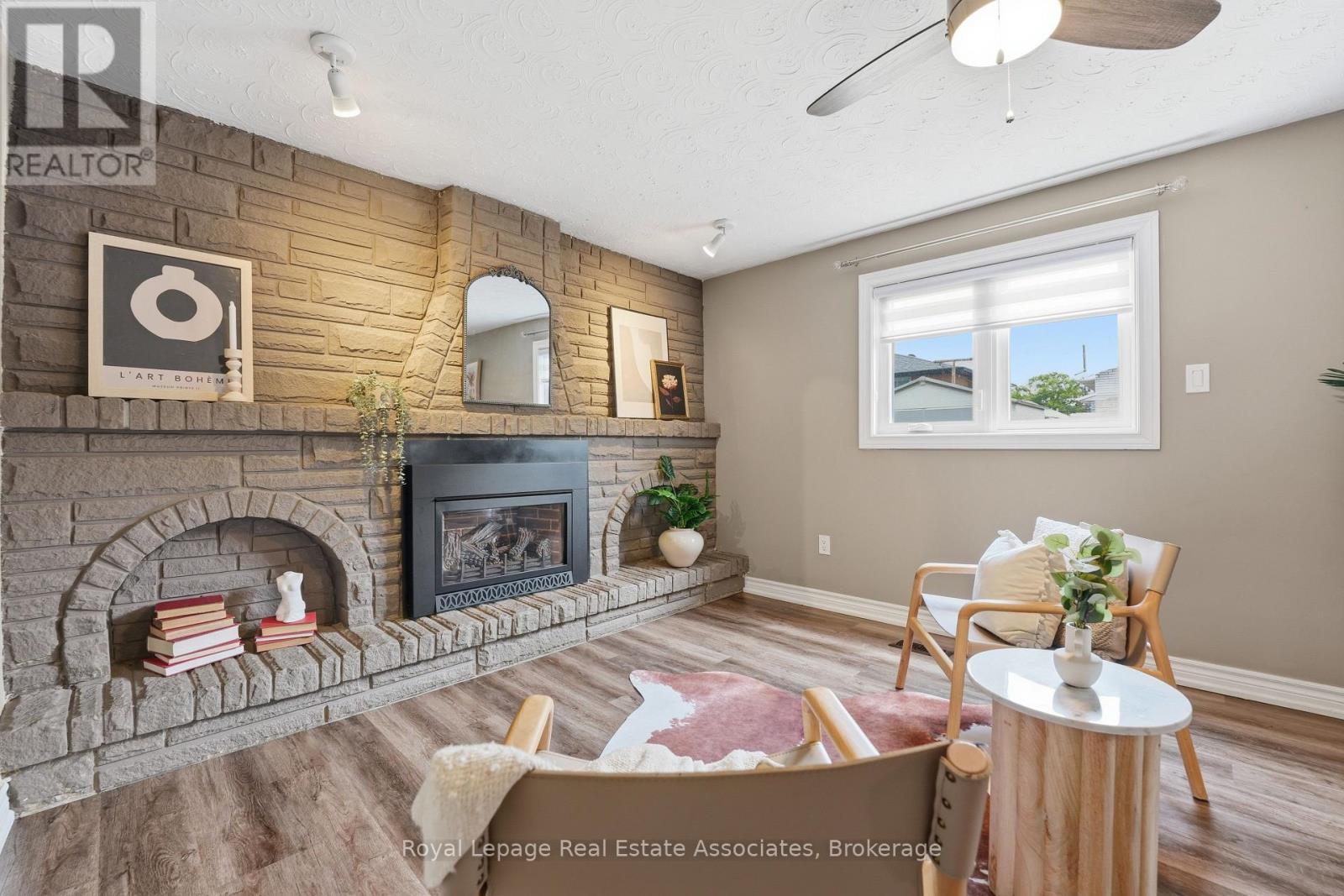 477 Queen Victoria Drive, Hamilton, ON