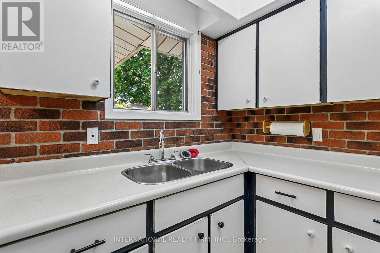 33 Kendleton Drive, Toronto, ON