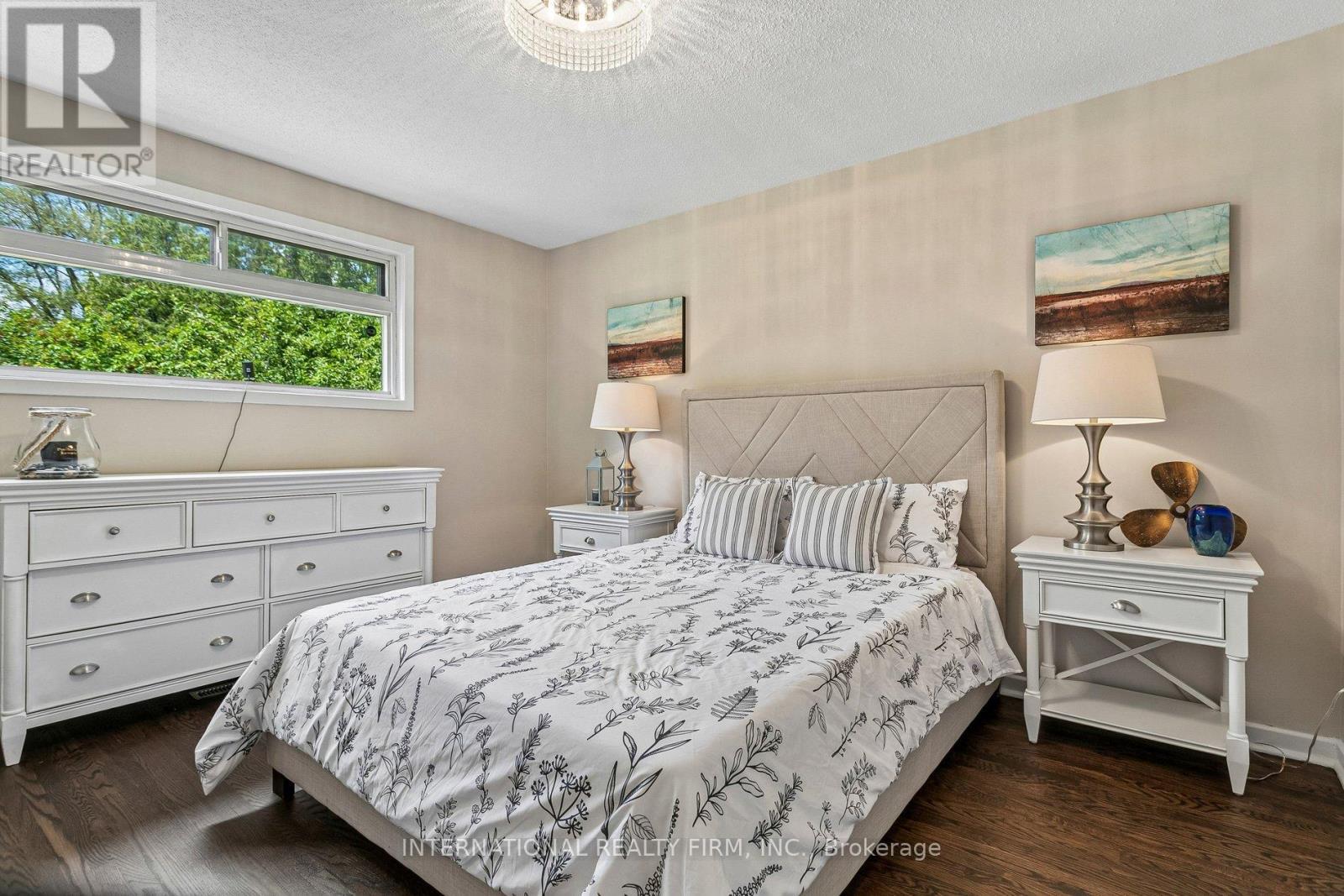 33 Kendleton Drive, Toronto, ON