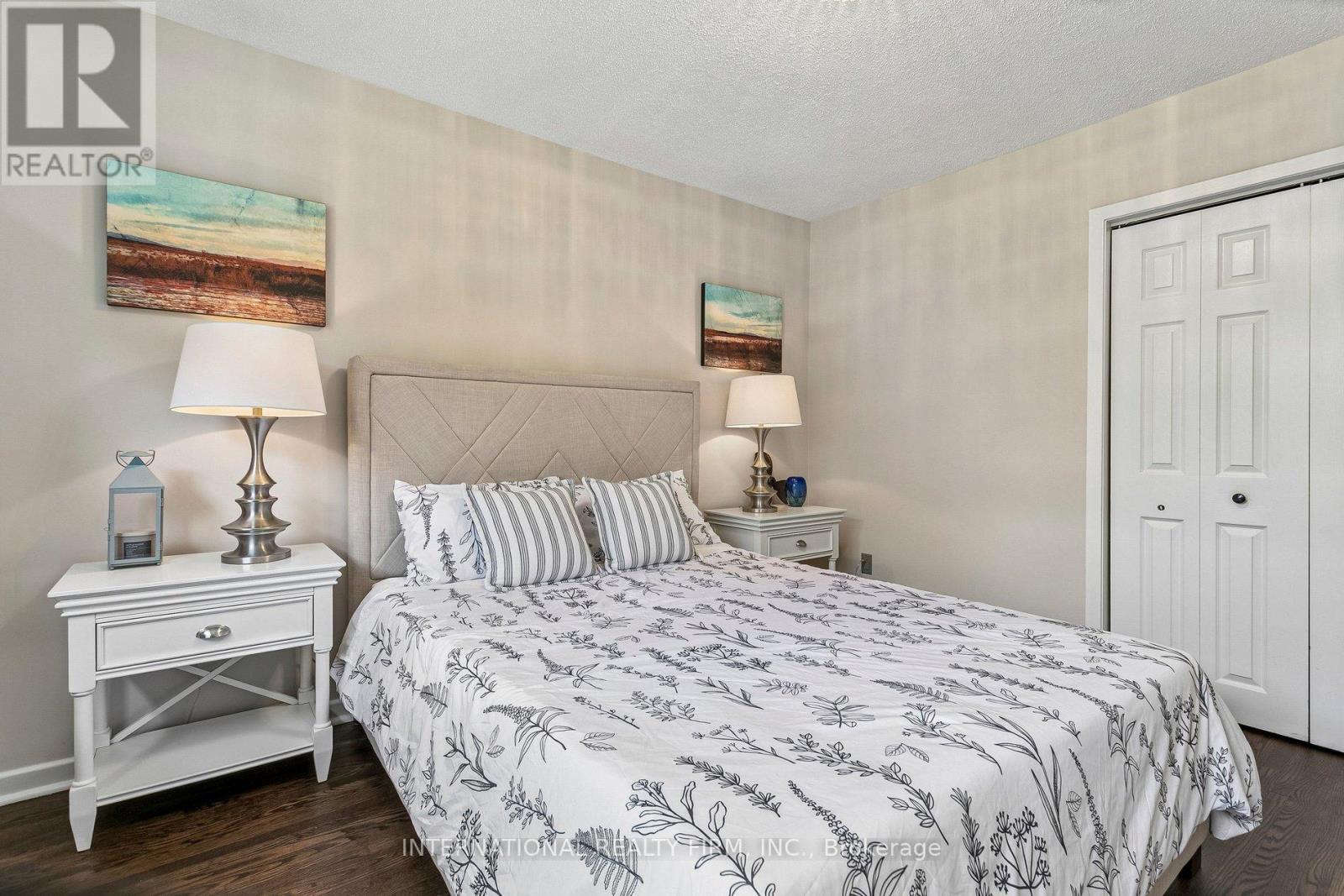 33 Kendleton Drive, Toronto, ON