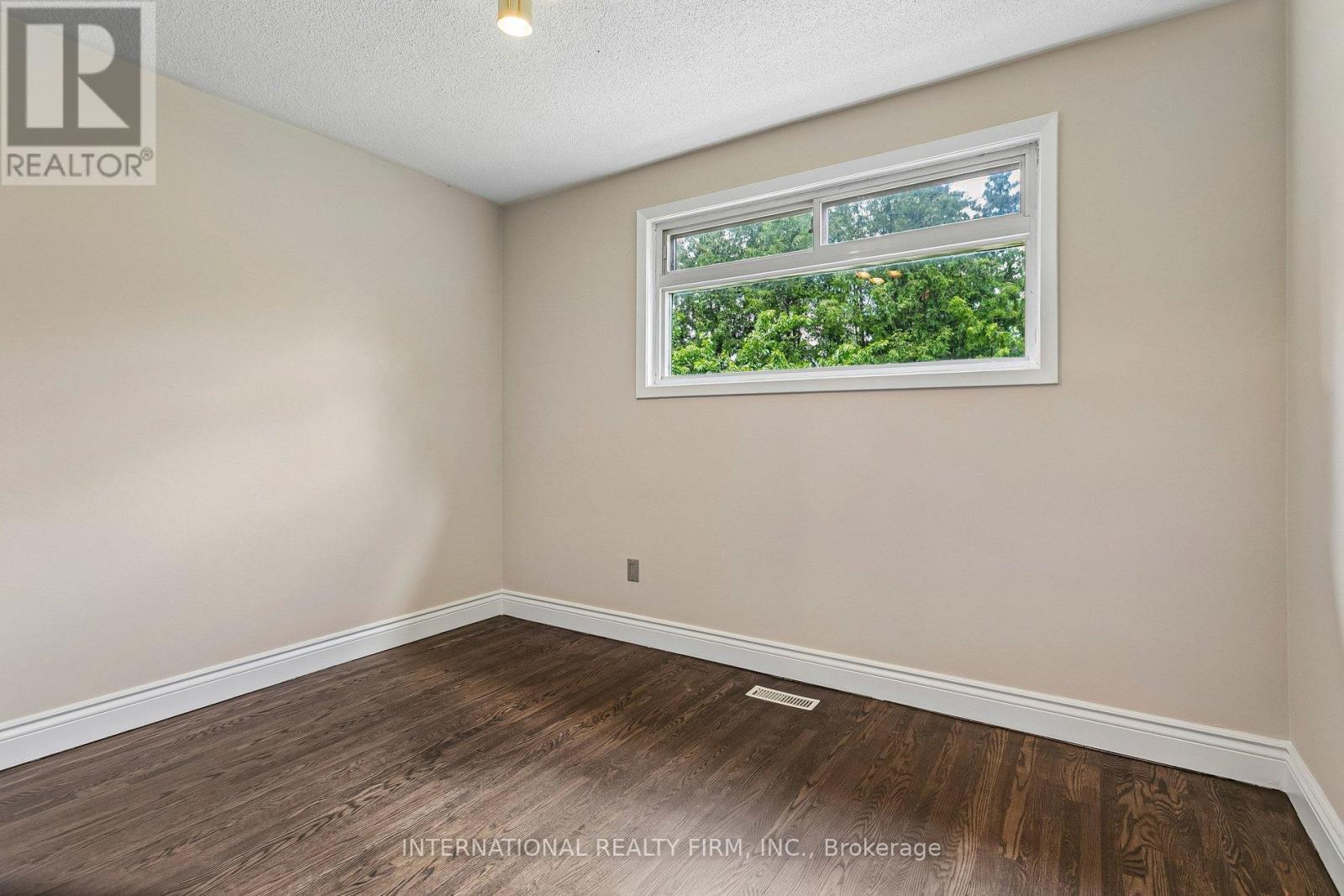 33 Kendleton Drive, Toronto, ON