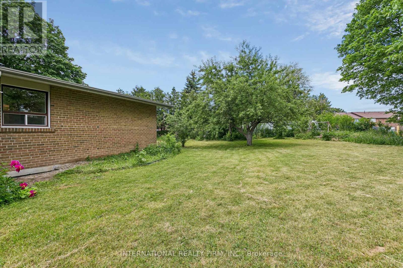 33 Kendleton Drive, Toronto, ON