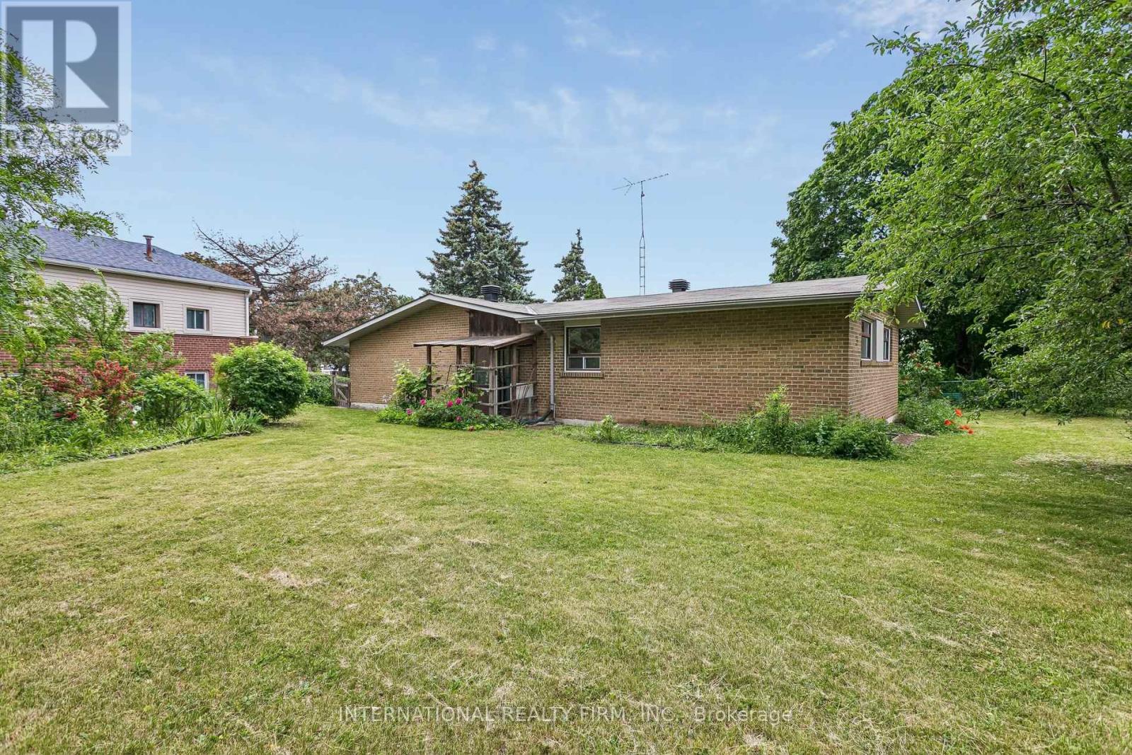 33 Kendleton Drive, Toronto, ON