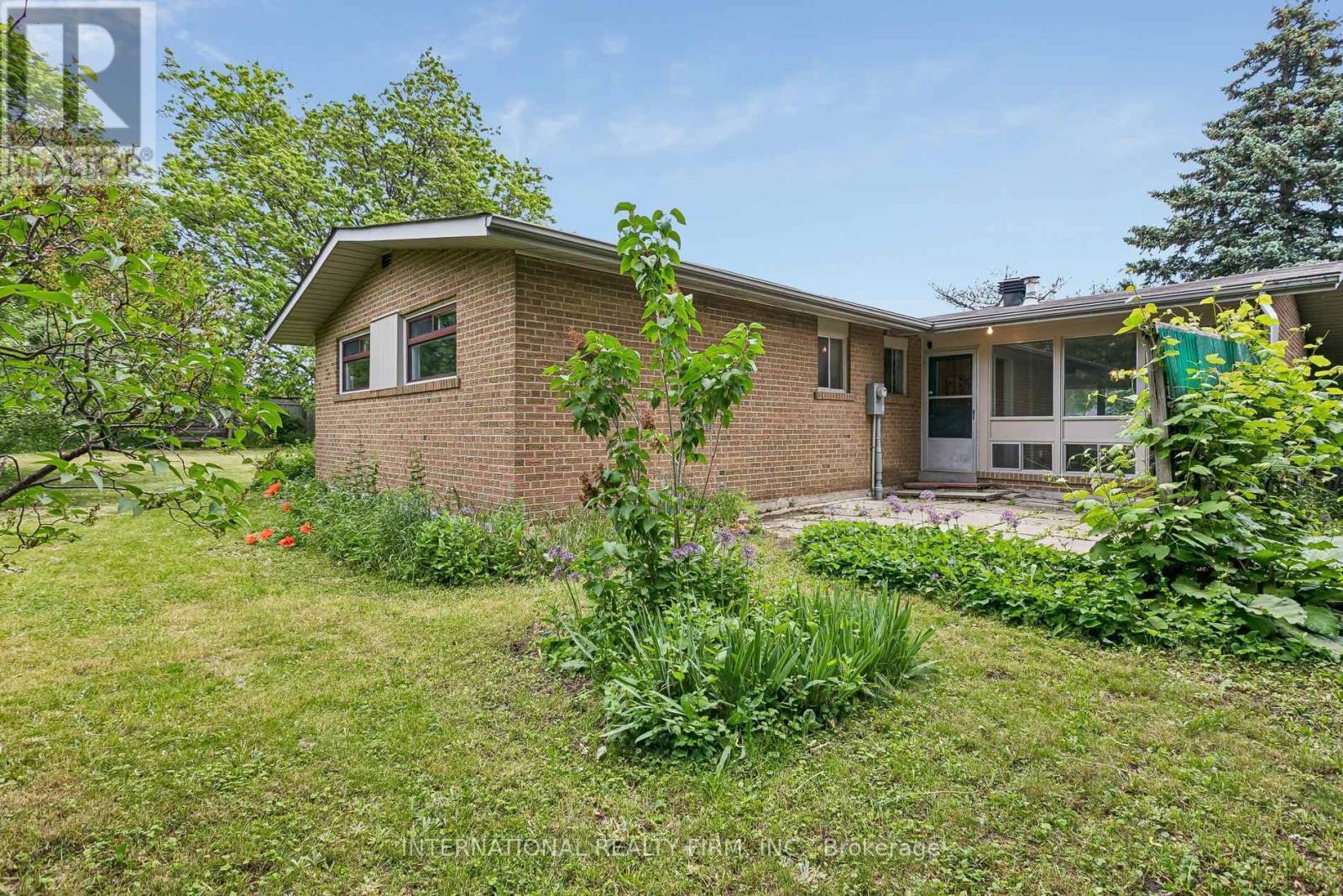 33 Kendleton Drive, Toronto, ON