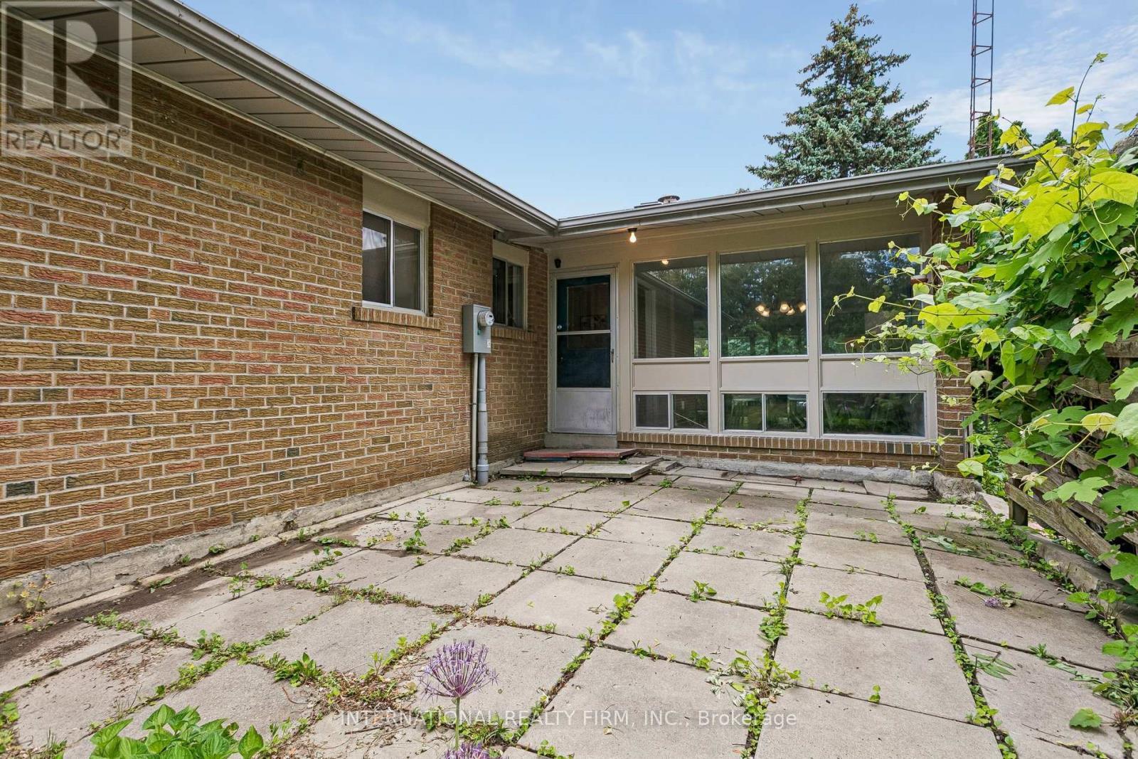 33 Kendleton Drive, Toronto, ON