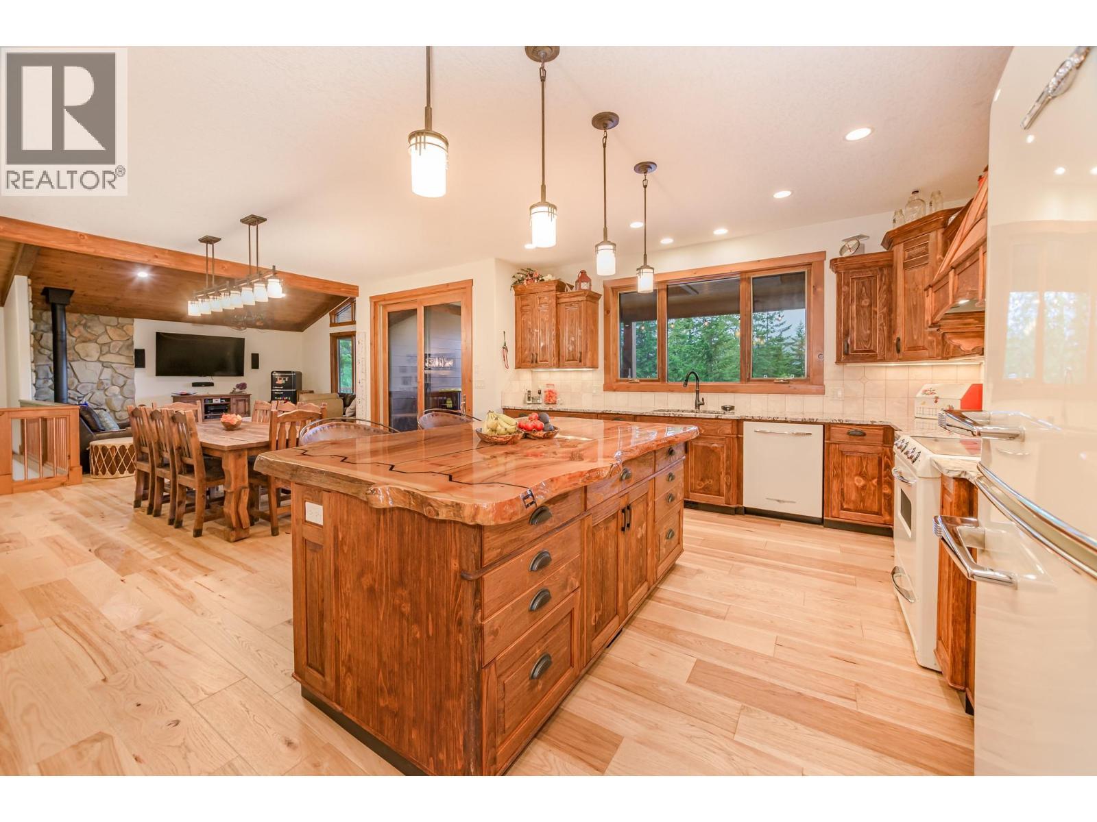 82 Walker Road, Enderby, BC