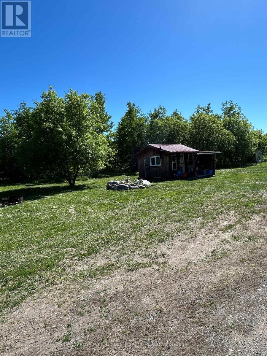 Bunkie - 85151 Poly Ure Road, Armstrong (Earlton), ON
