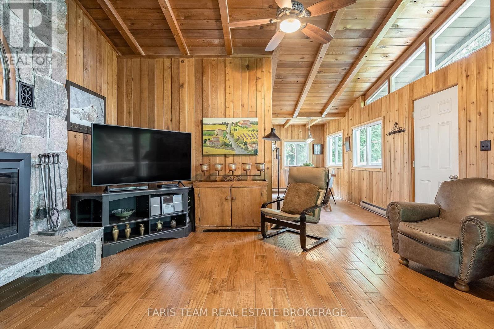 21 East Beach Road, Tiny, ON