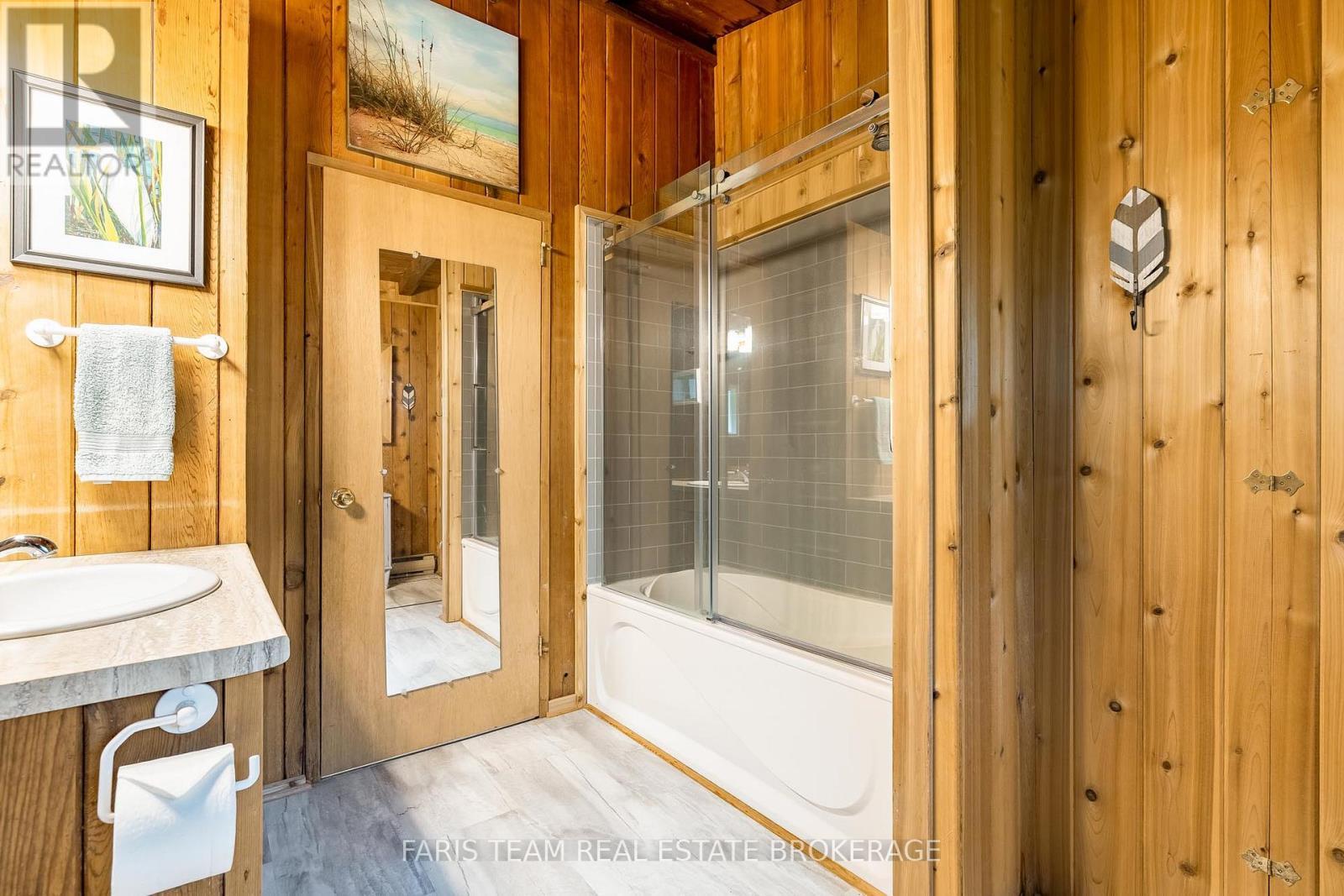 21 East Beach Road, Tiny, ON