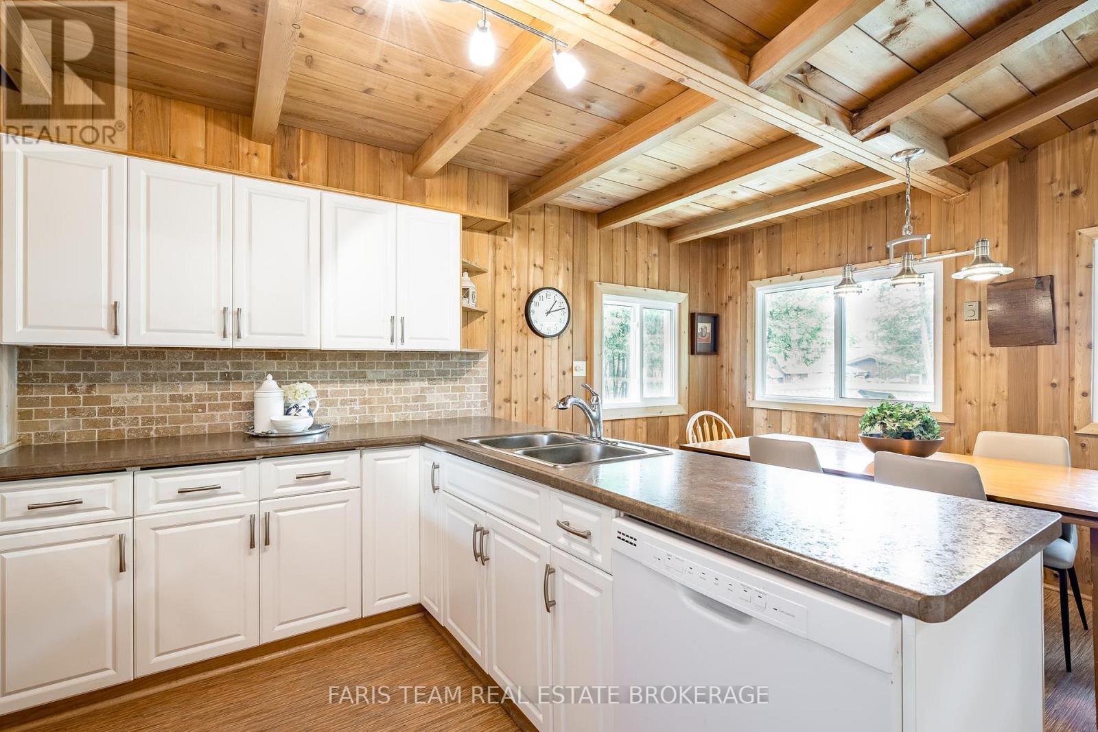 21 East Beach Road, Tiny, ON