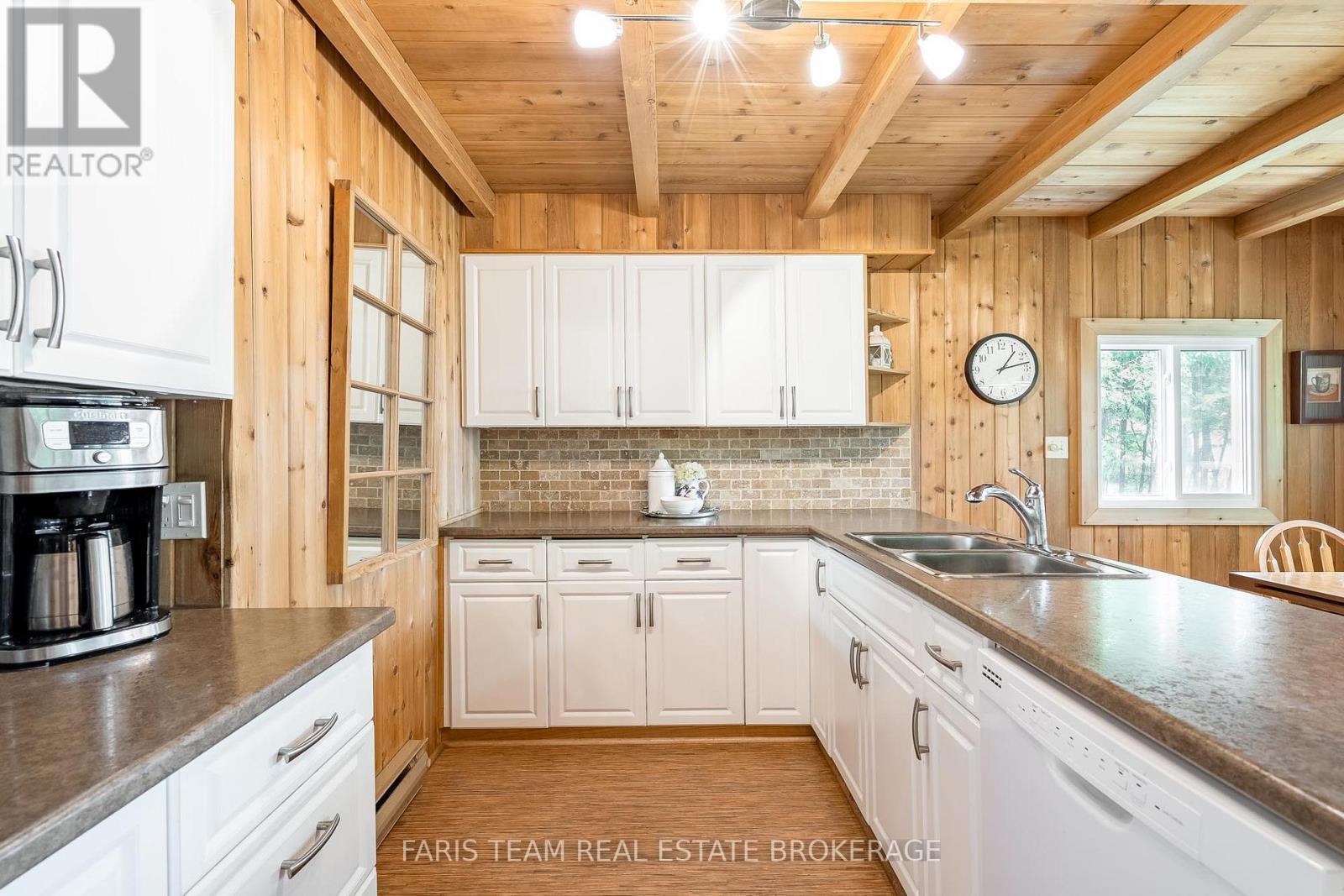 21 East Beach Road, Tiny, ON