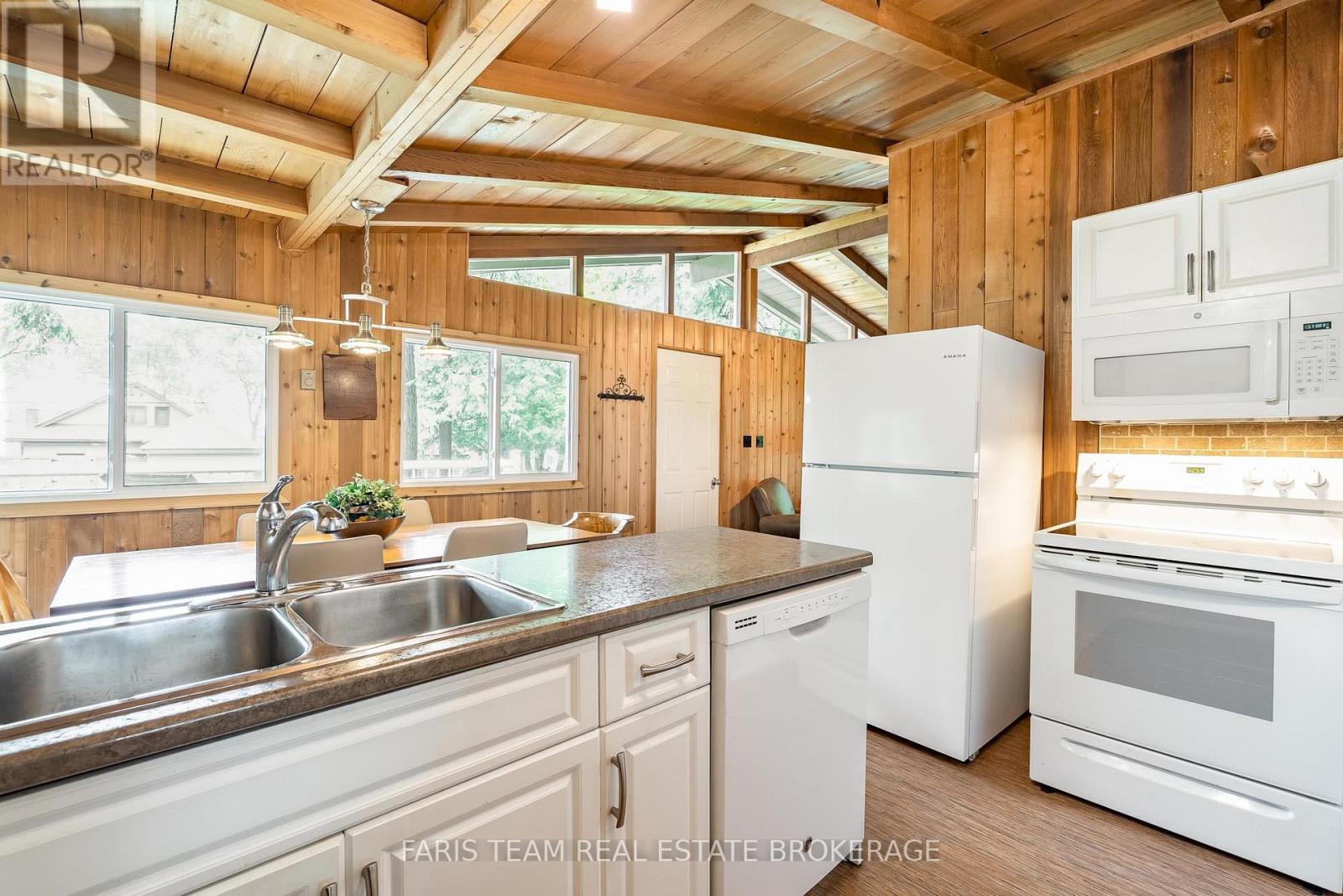 21 East Beach Road, Tiny, ON
