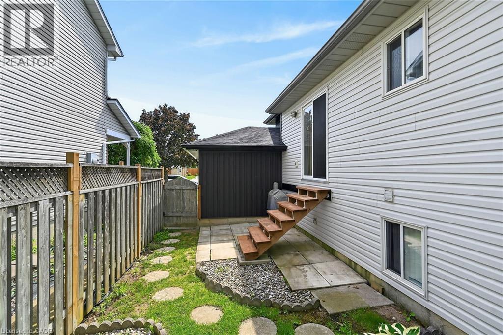 11 Stuart Street, Caledonia, ON