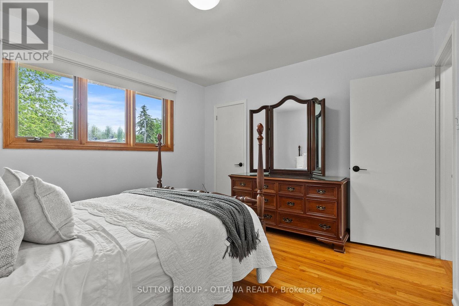1166 Whitmore Avenue, Ottawa, ON