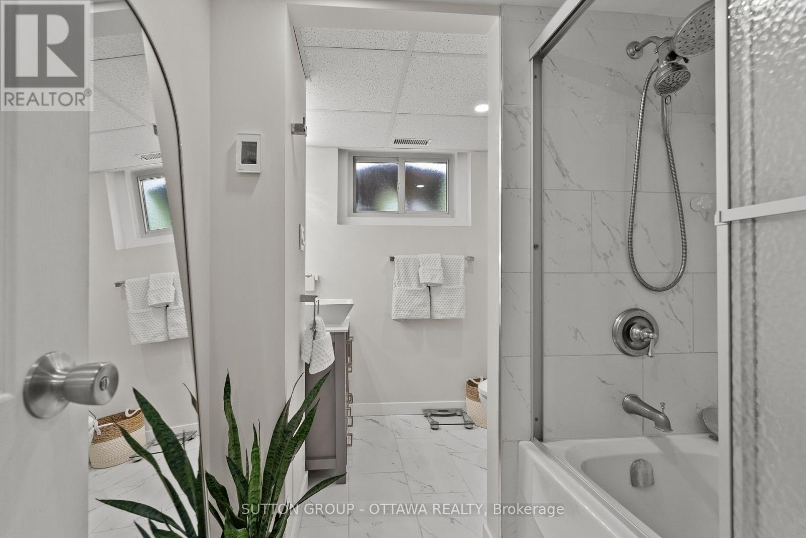 1166 Whitmore Avenue, Ottawa, ON
