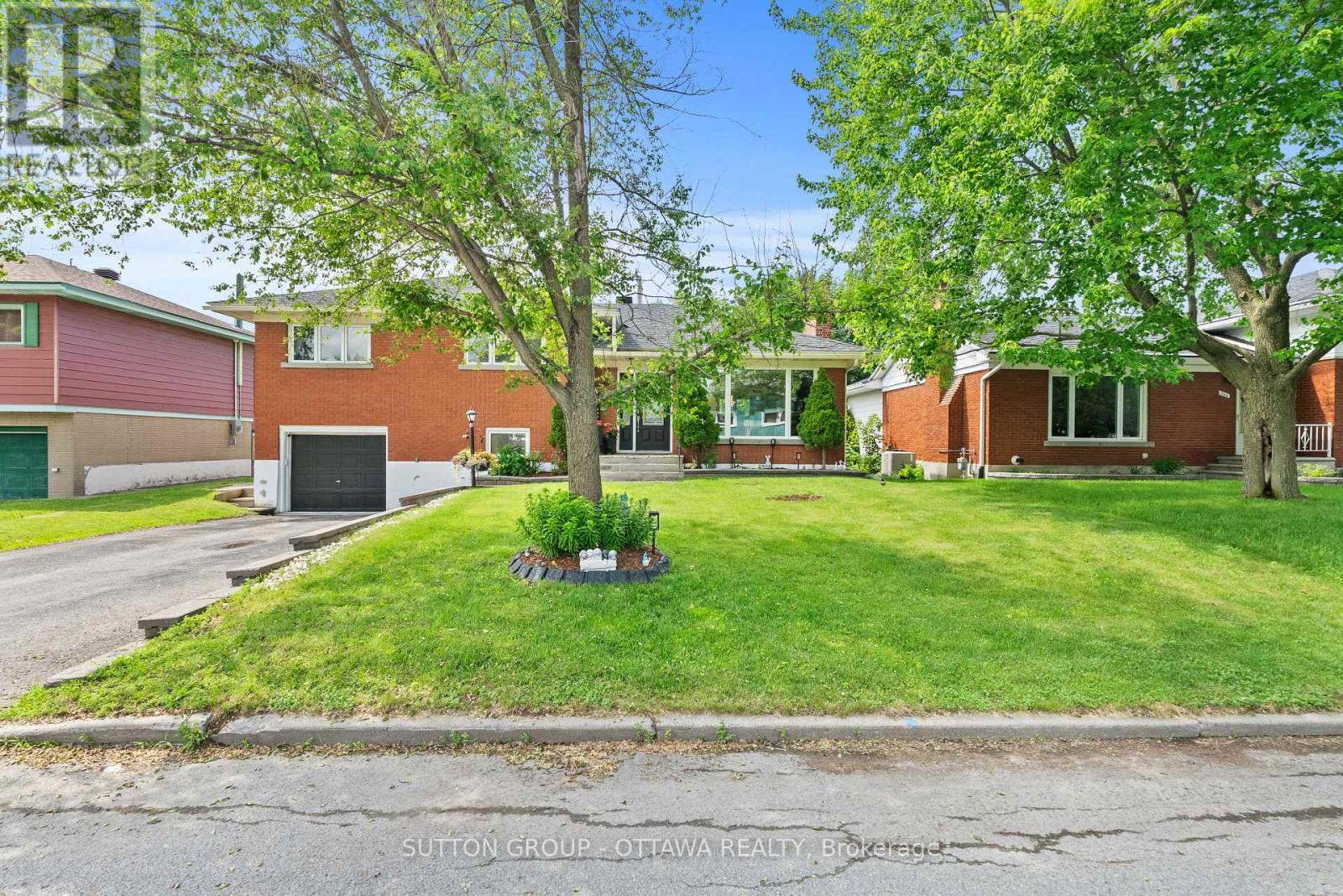 1166 Whitmore Avenue, Ottawa, ON