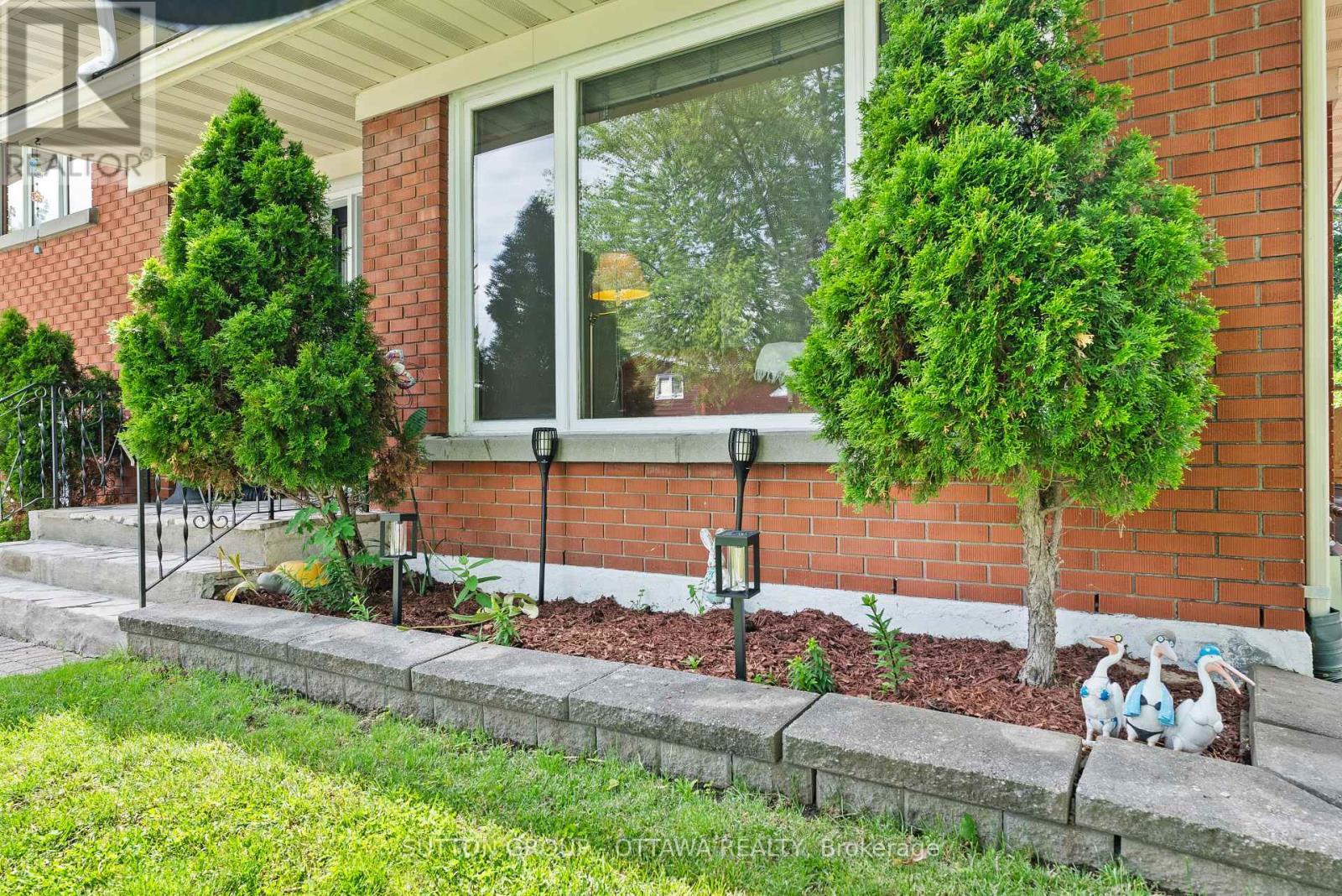 1166 Whitmore Avenue, Ottawa, ON