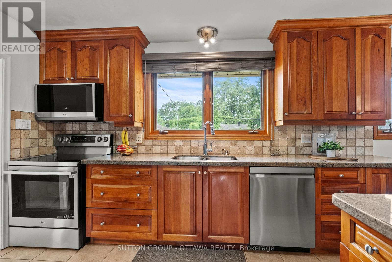 1166 Whitmore Avenue, Ottawa, ON