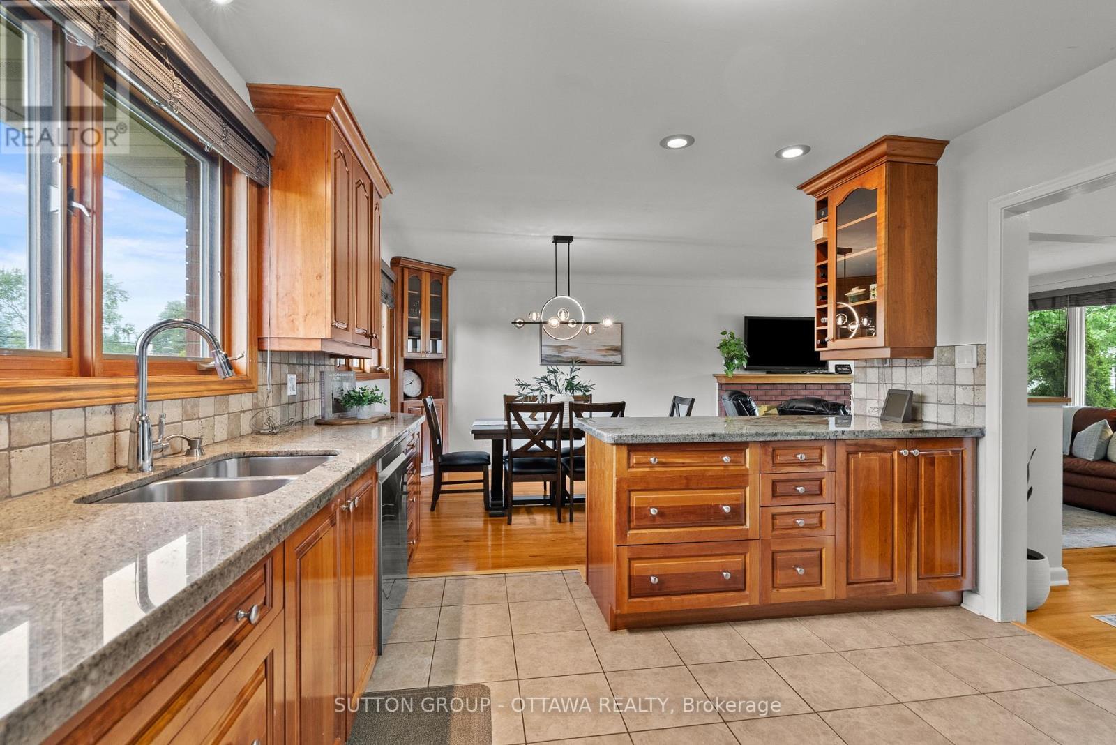 1166 Whitmore Avenue, Ottawa, ON