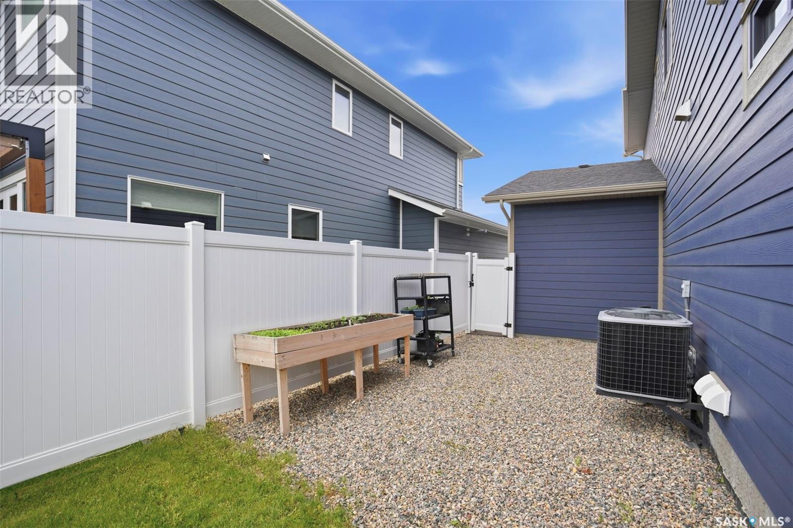 322 Dagnone Crescent, Saskatoon, SK