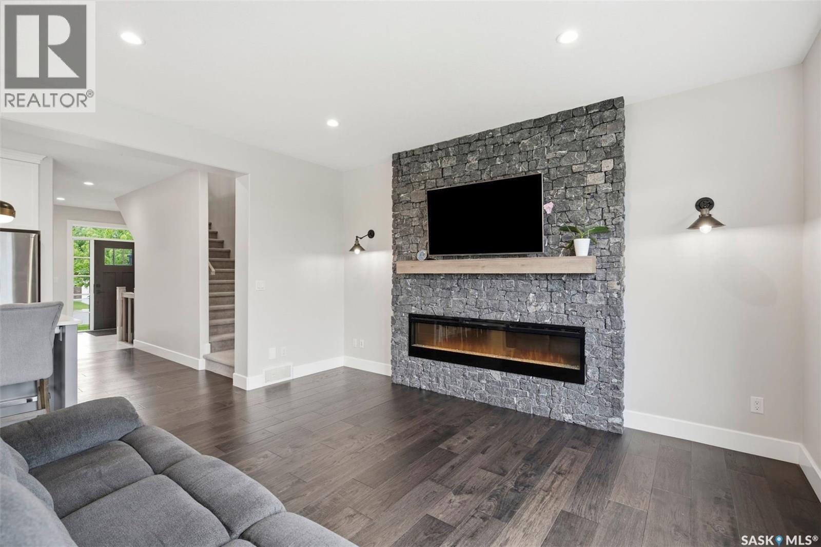 322 Dagnone Crescent, Saskatoon, SK
