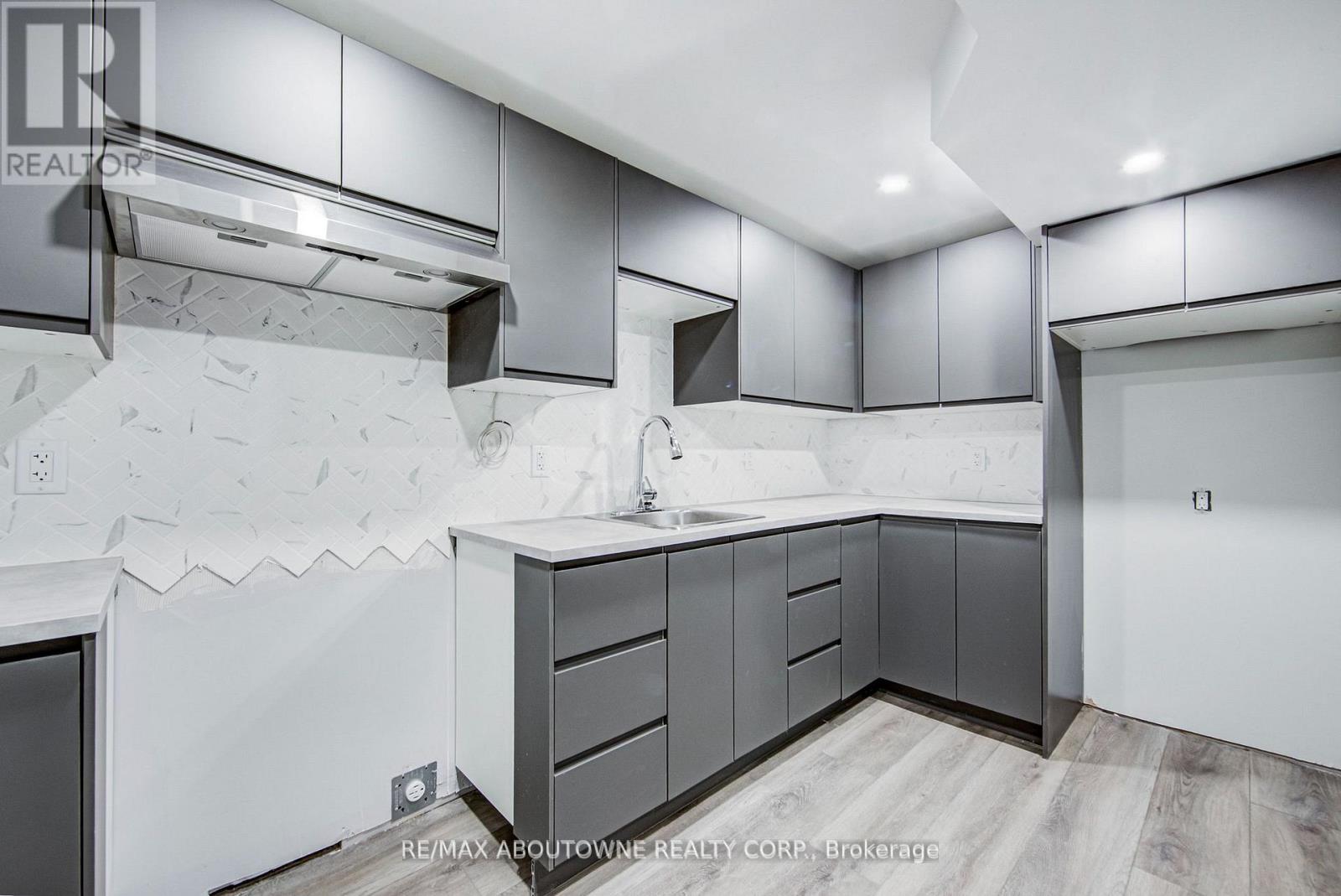2367 Middlesmoor Crescent, Burlington, ON