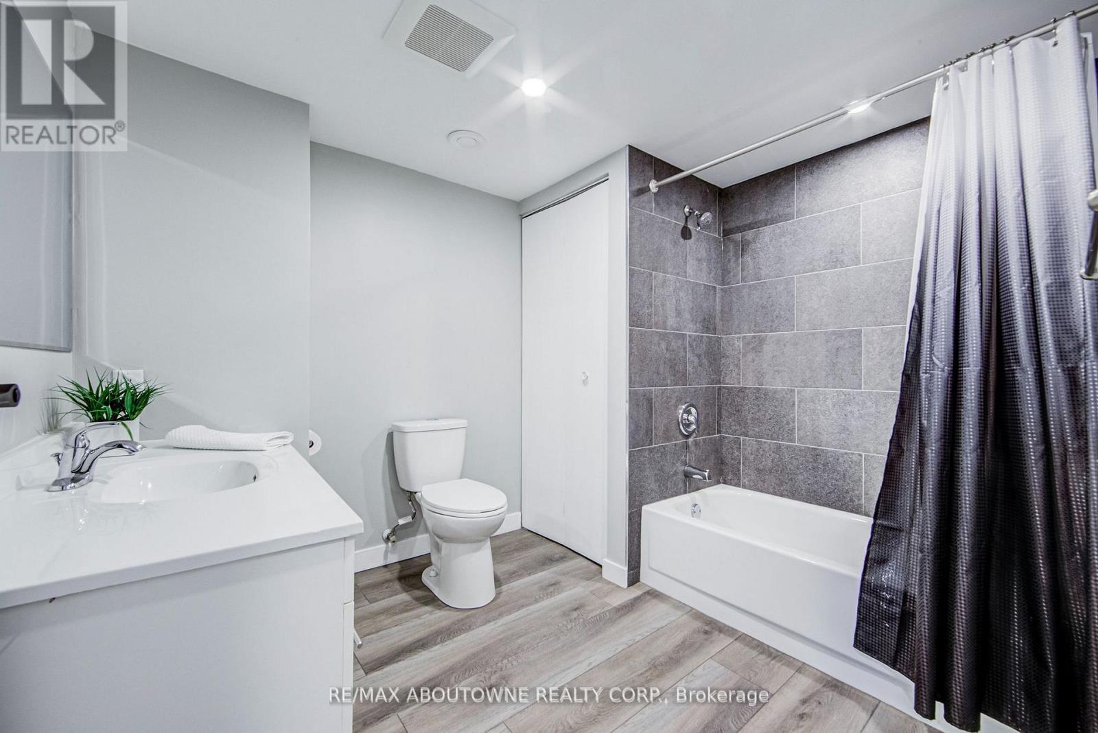 2367 Middlesmoor Crescent, Burlington, ON