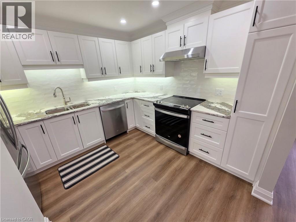 59 Szollosy Circle, Hamilton, ON