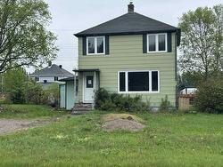 25 Ross Avenue Marathon, ON P0T 2E0