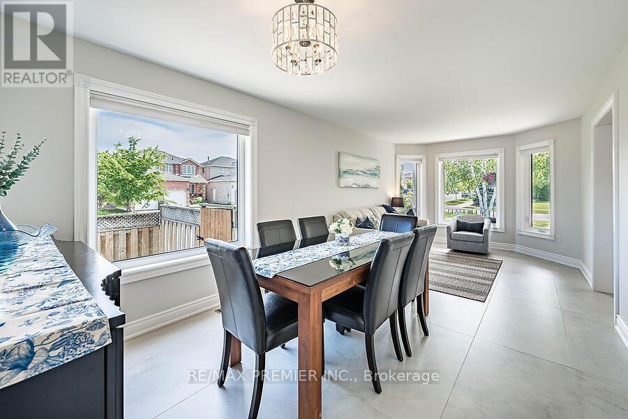 2 Grace Crescent, Barrie, ON