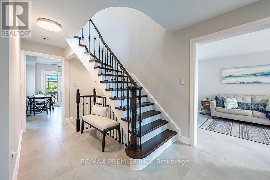 2 Grace Crescent, Barrie, ON