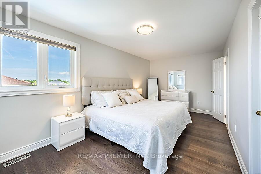 2 Grace Crescent, Barrie, ON