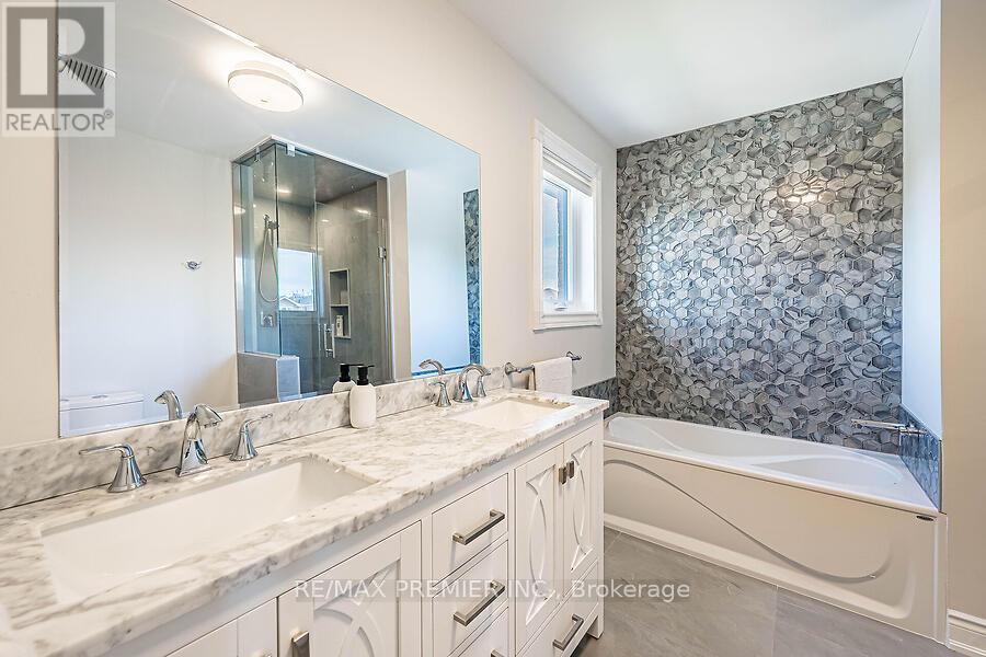 2 Grace Crescent, Barrie, ON