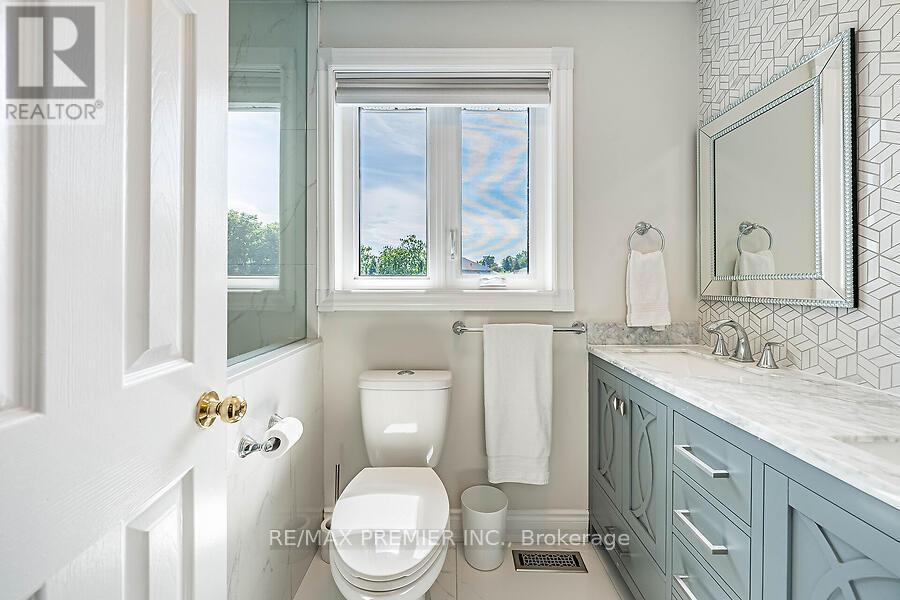 2 Grace Crescent, Barrie, ON