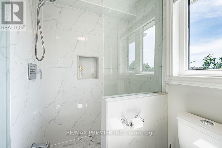 2 Grace Crescent, Barrie, ON