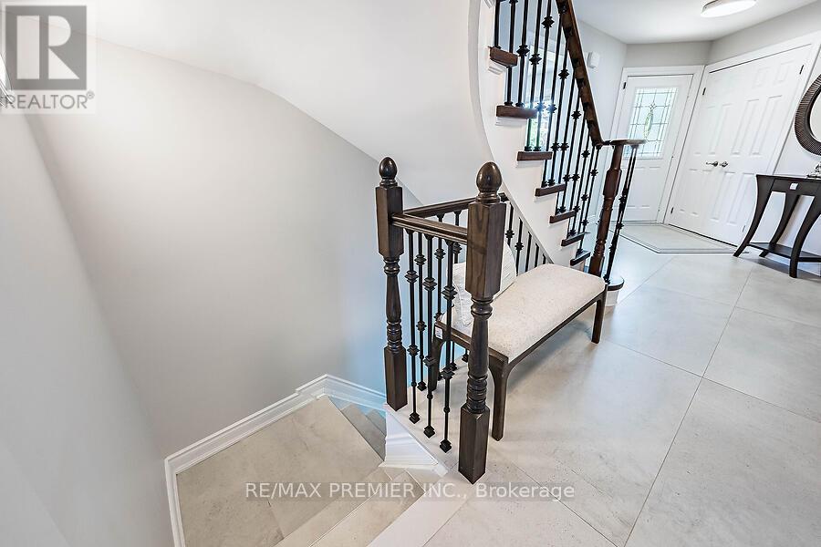 2 Grace Crescent, Barrie, ON