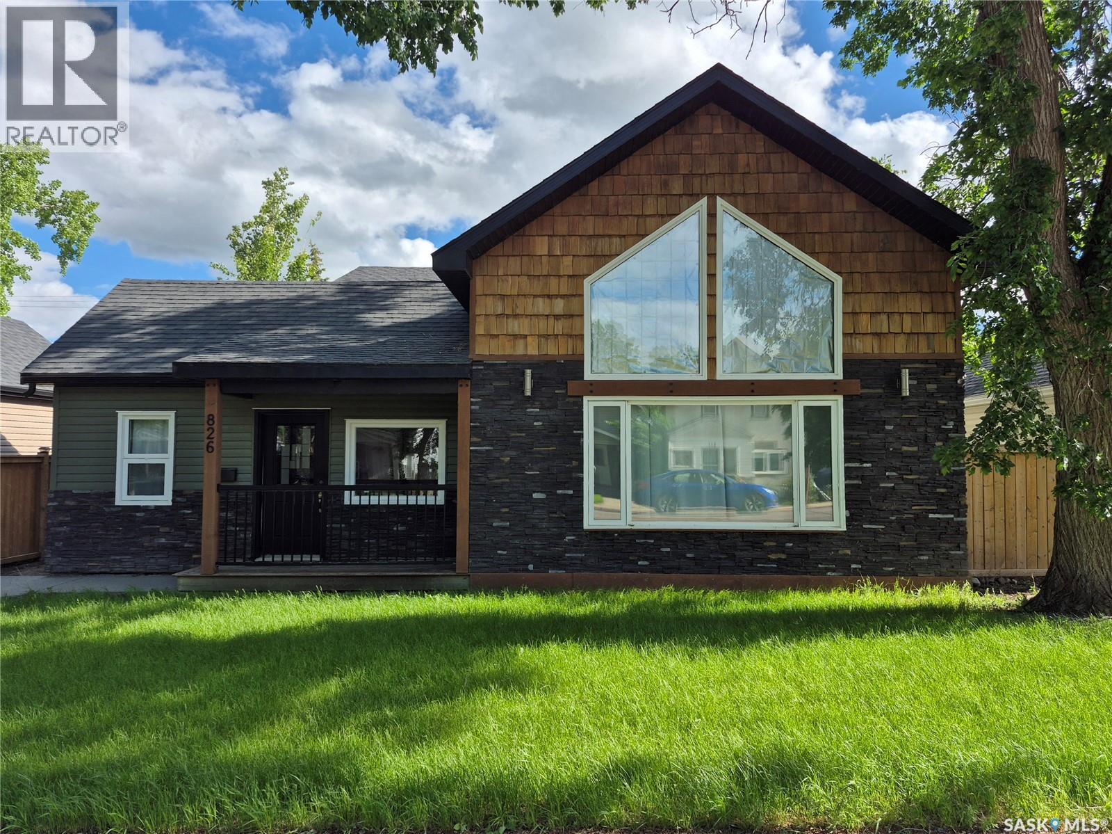 826 Chaplin Street E, Swift Current, SK