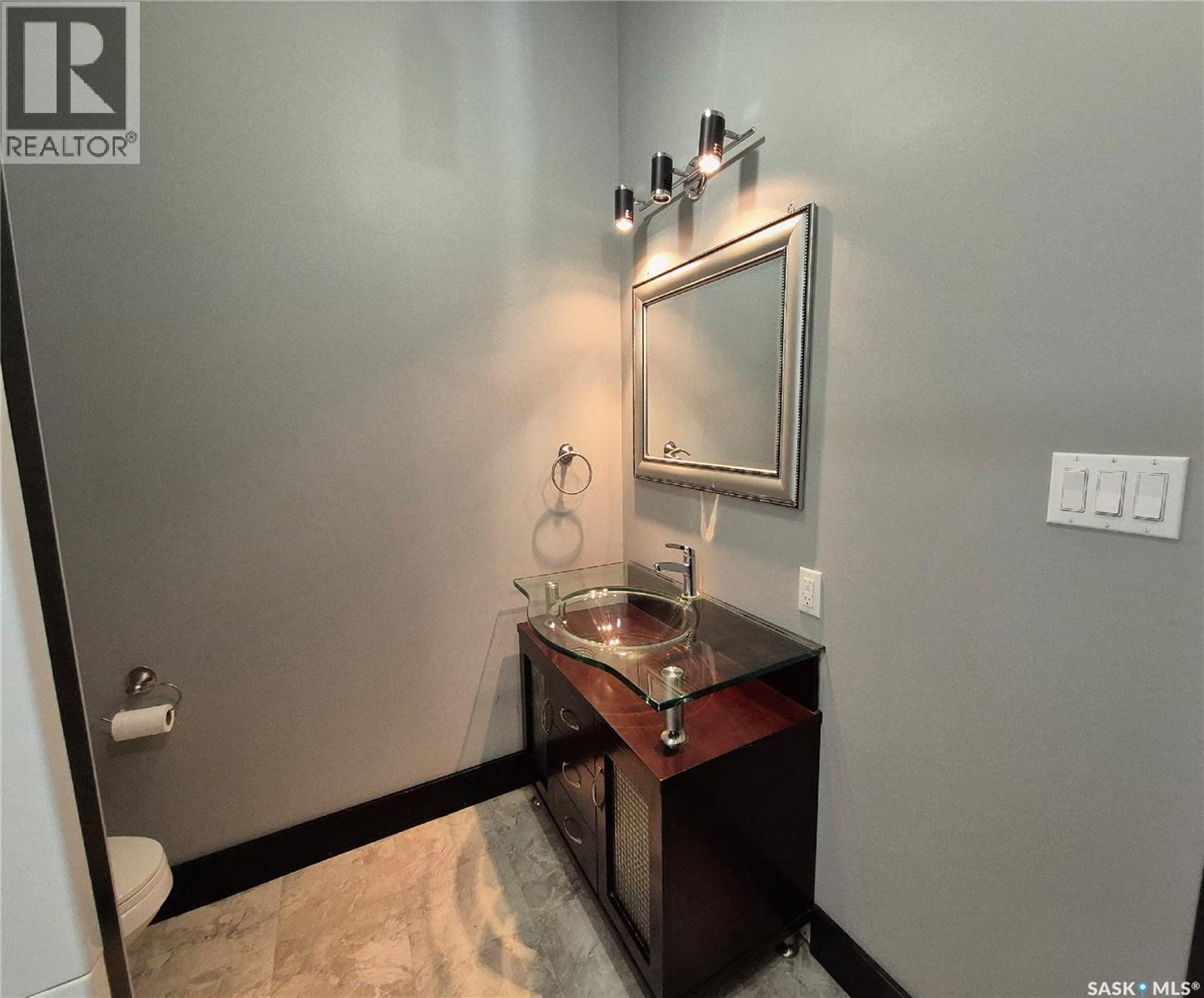 826 Chaplin Street E, Swift Current, SK