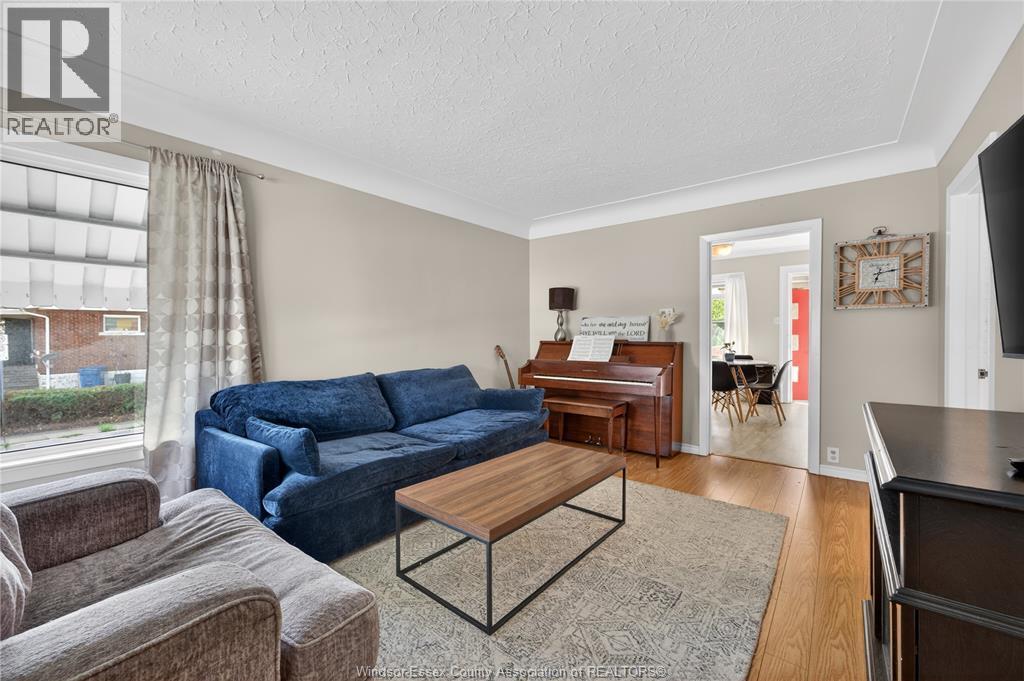 1104 Ellis St E, Windsor, ON