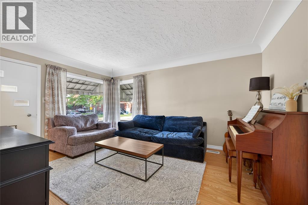 1104 Ellis St E, Windsor, ON