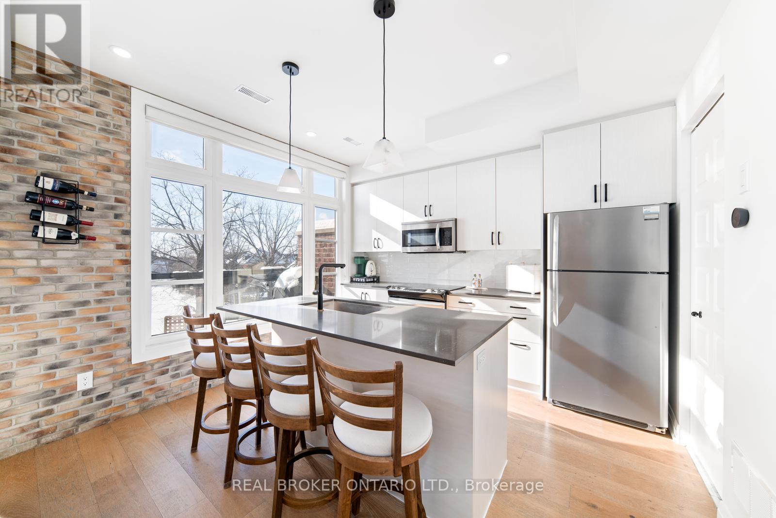 48 - 8167 Kipling Avenue, Vaughan, ON