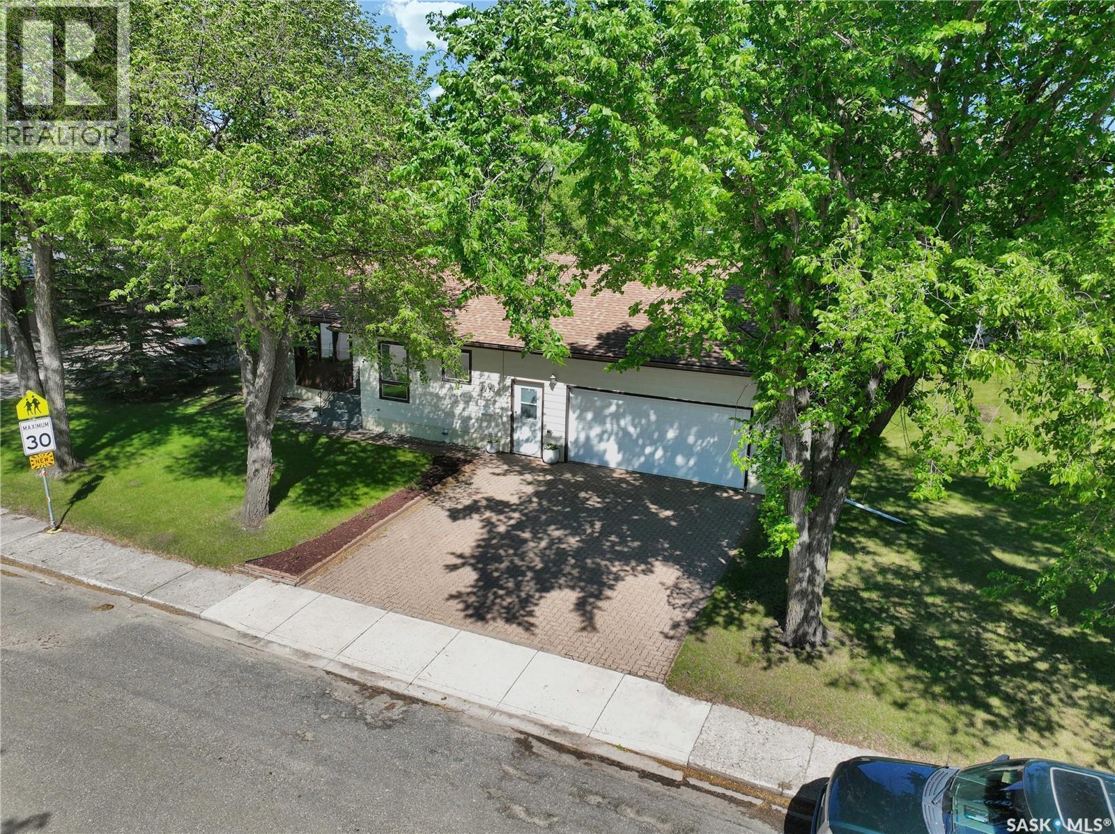 1114 Arcola Street, Esterhazy, SK